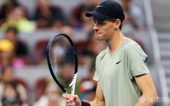 包含意大利网球队险胜英国网球队，阿尔卡拉斯制霸全场的词条