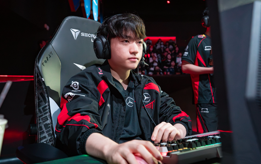 关于DFM险胜T1，Keria三分雨点燃全场的信息