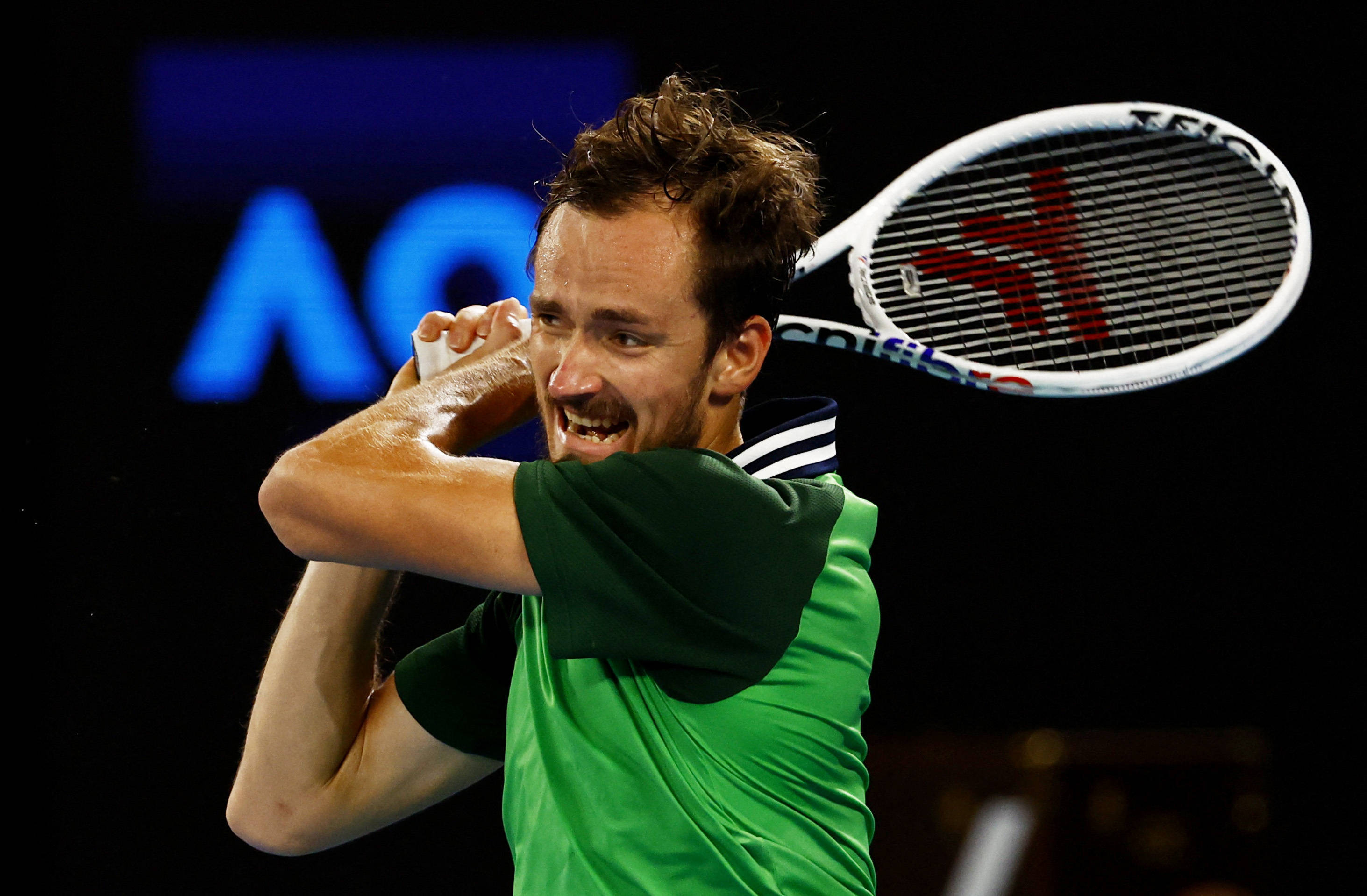 LOL电竞动态-关于欧洲网球队力克澳大利亚网球队，梅德韦杰夫统治全场的信息