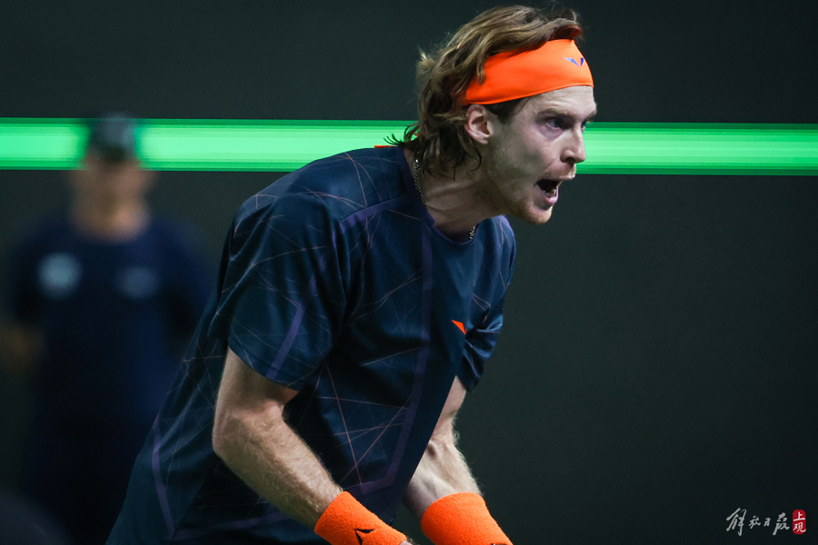 lol竞猜-包含西班牙网球队横扫法国网球队，费德勒统治全场的词条