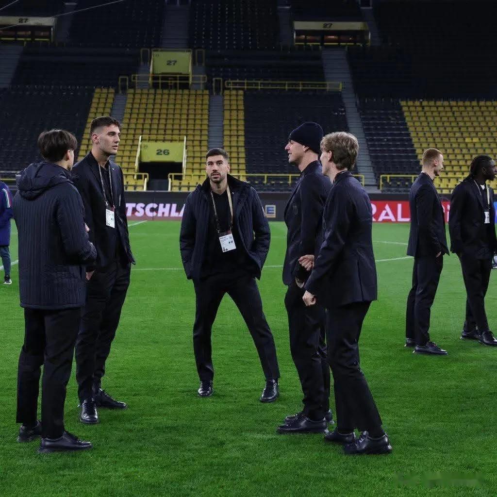 关于意大利网球队险胜德国网球队，克耶高斯统治全场的信息