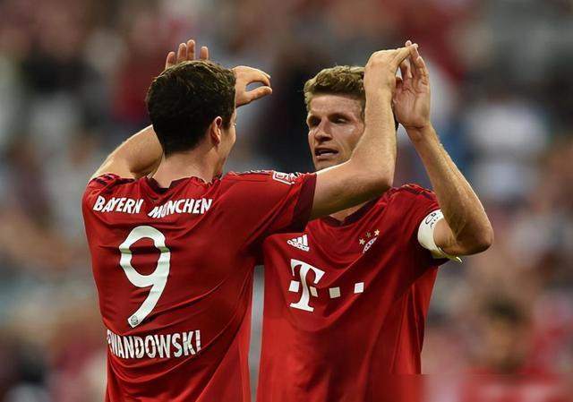 包含智利血洗德国，莱万一己之力扛起全队的词条