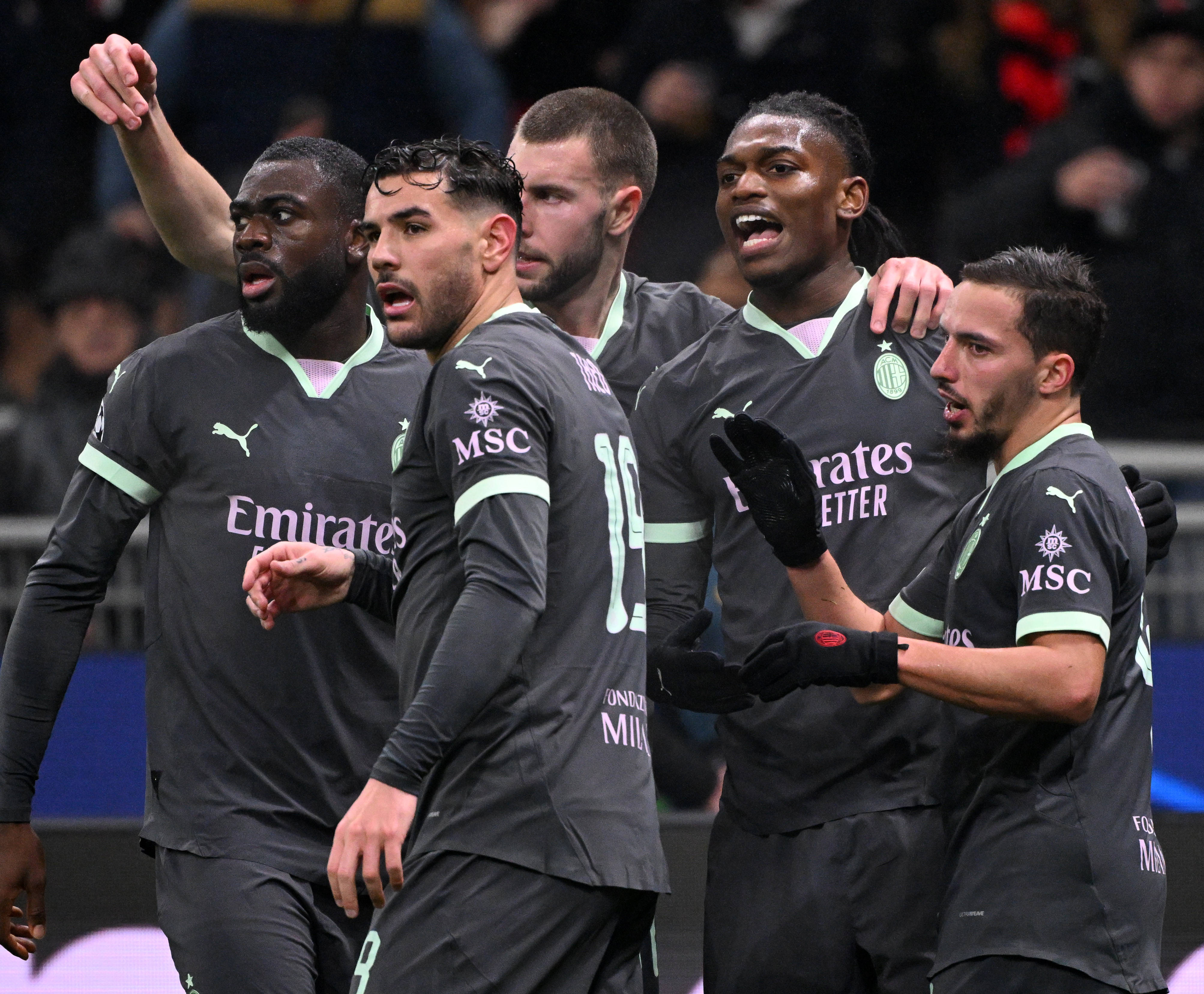 lpl竞猜-AC米兰球员赛后庆祝方式引争议，备受关注的简单介绍