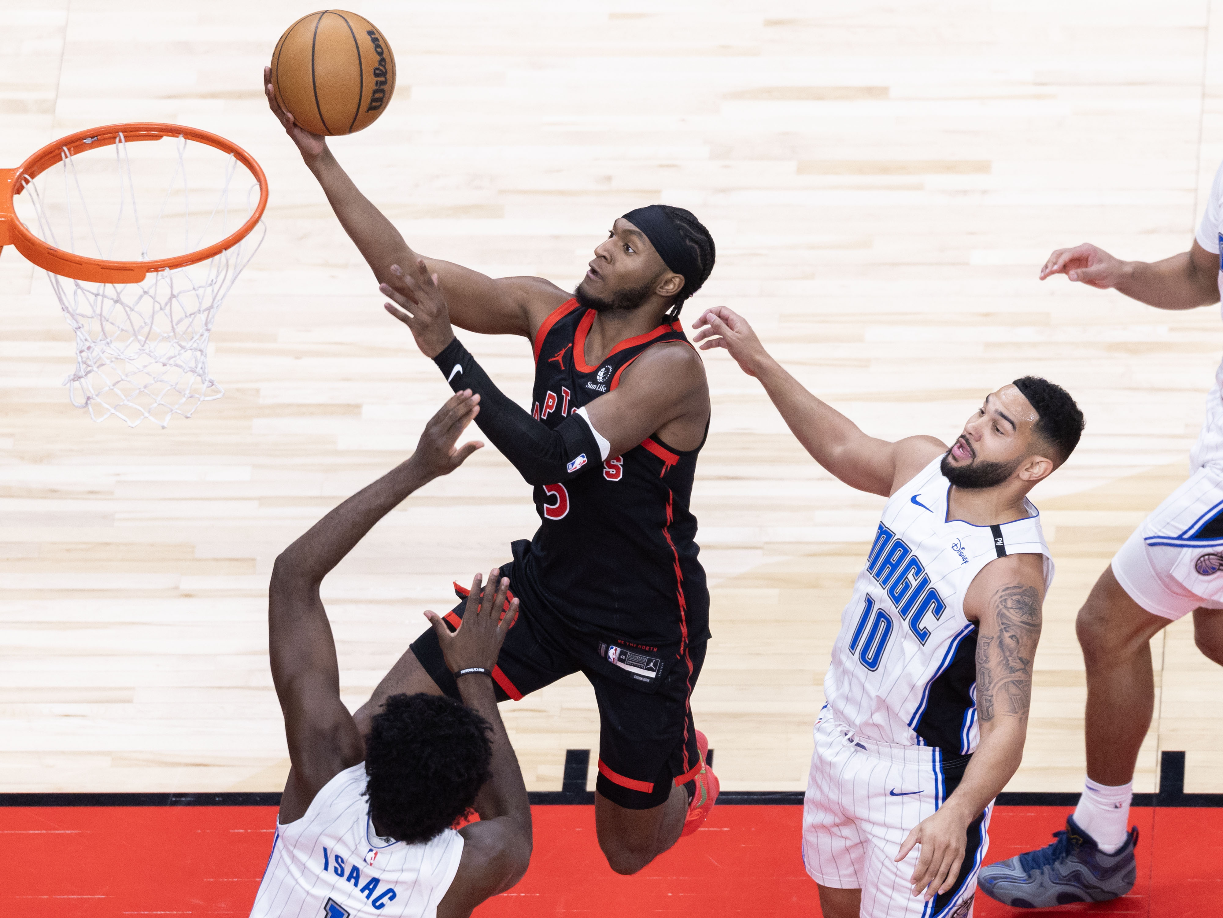 包含猛龙主场战胜奇才，取得关键胜利的词条