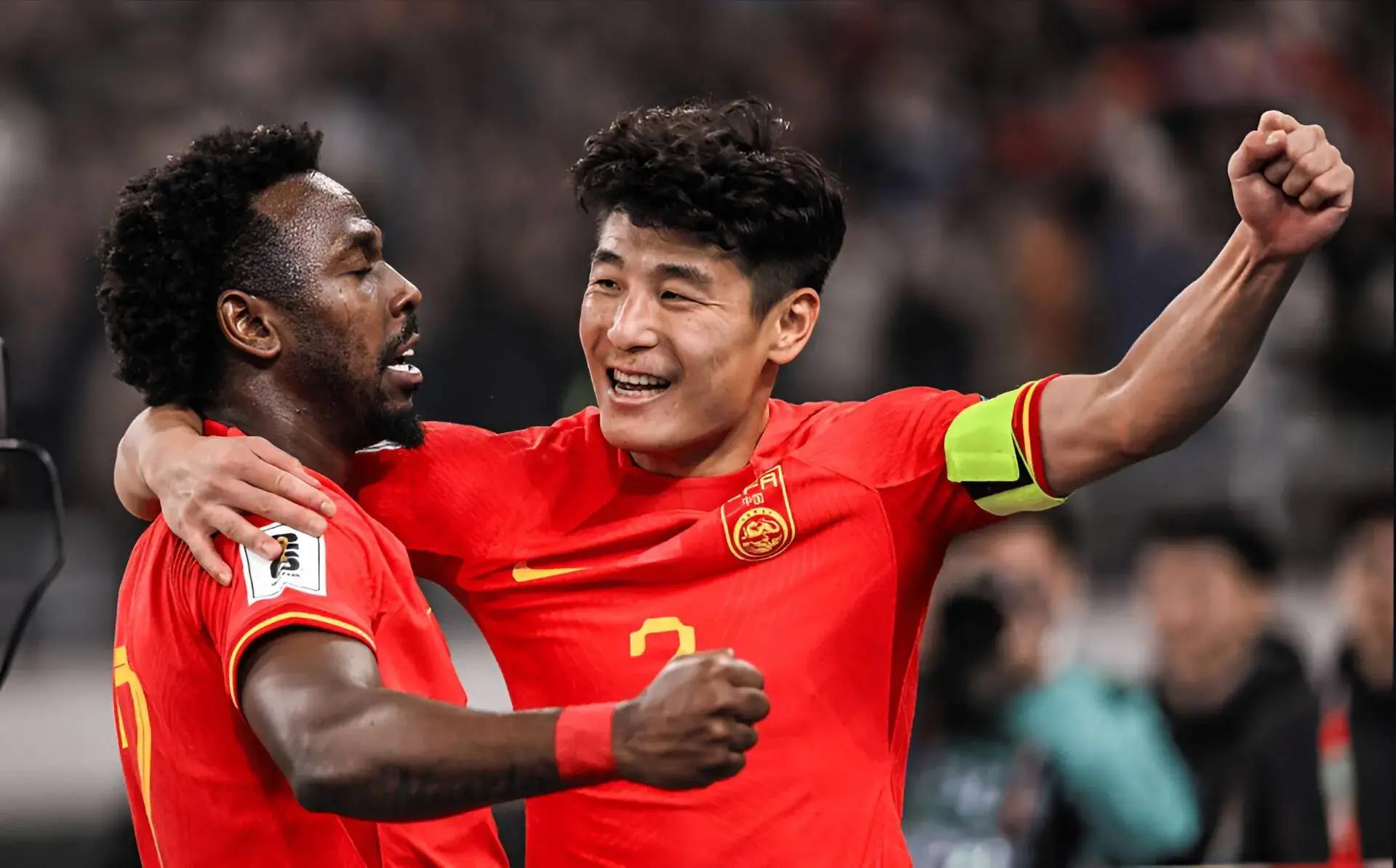 关于东亚球员在重要赛事中发挥出色的信息