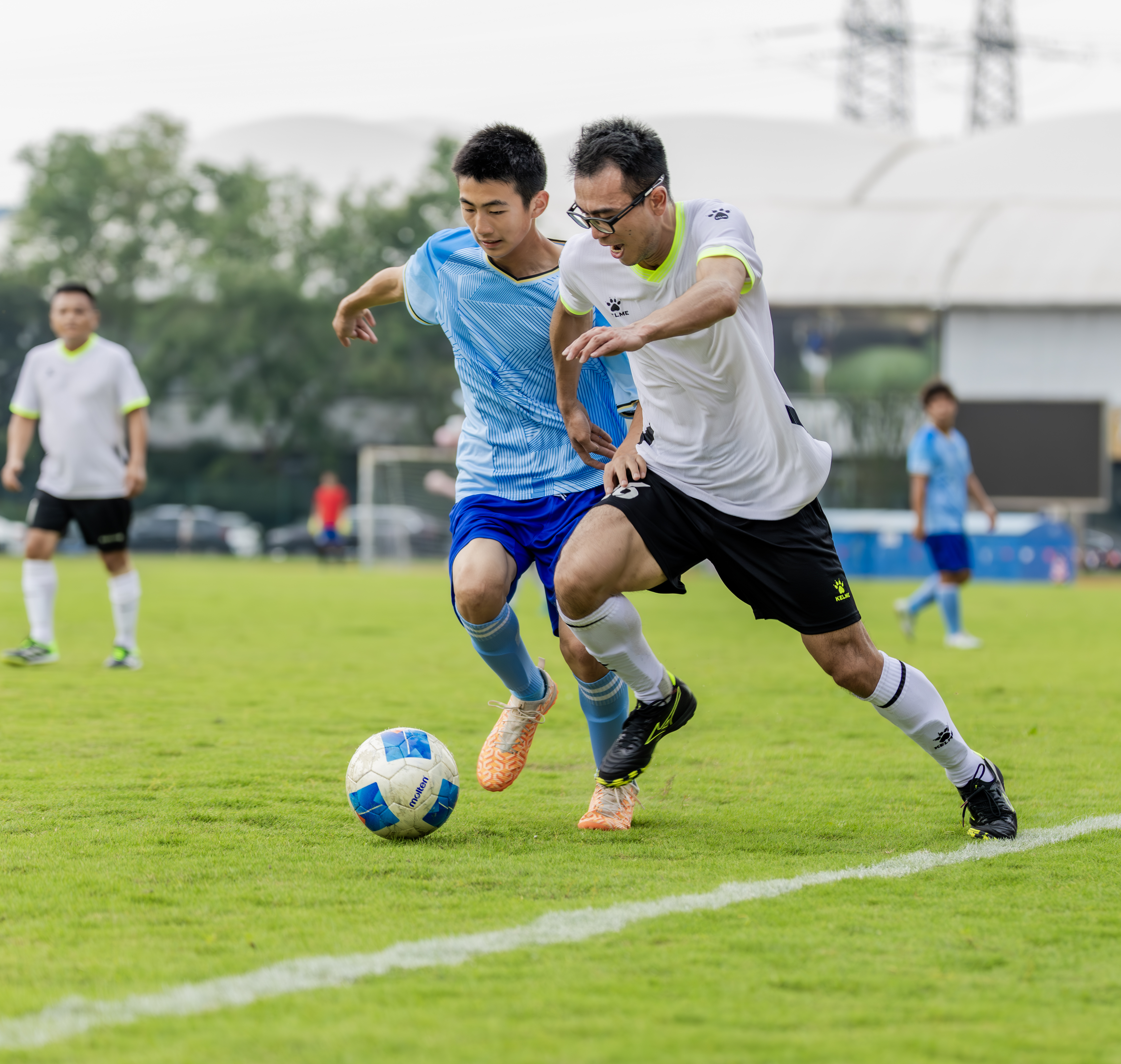 足球豪门策马追风，国内强队备战争霸赛场