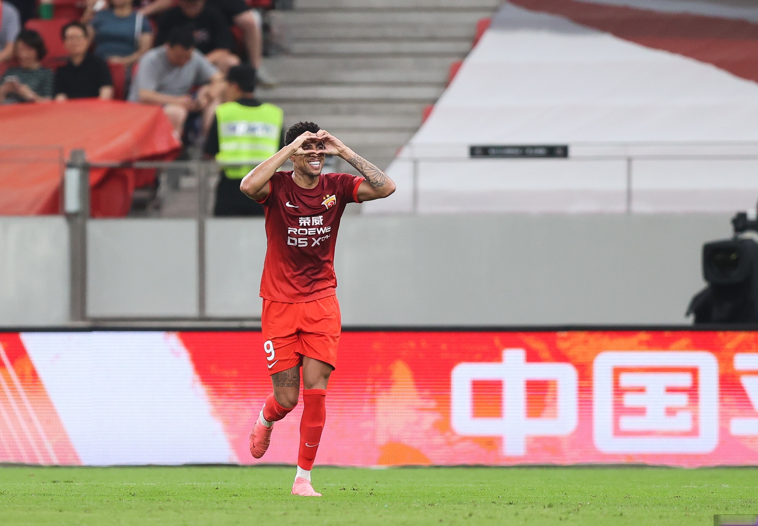 上海队发挥失常，需调整状态备战下场比赛的简单介绍