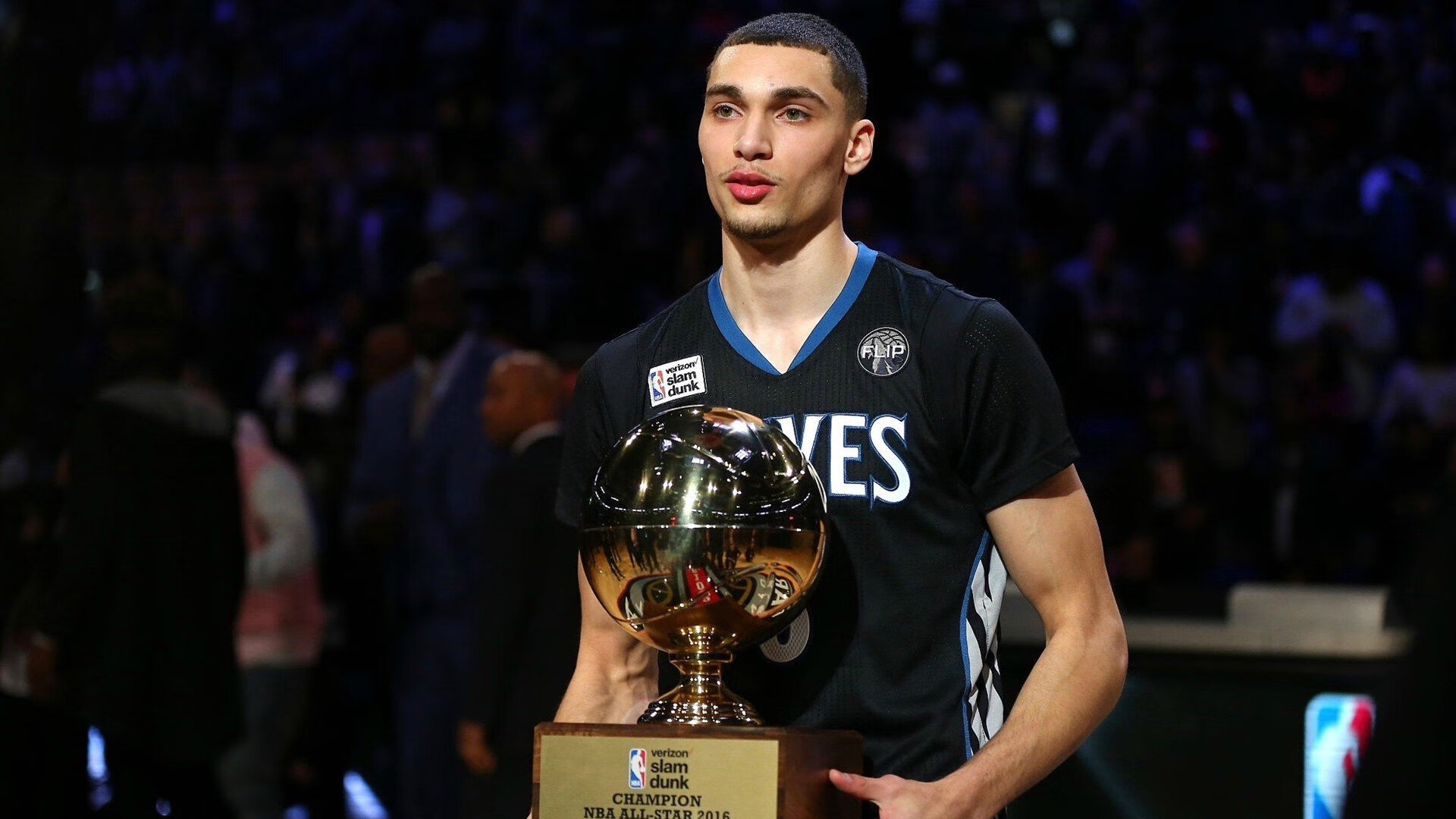 拜仁锋霸主宰战局,莱万关键先生助德国豪门完胜瑞士