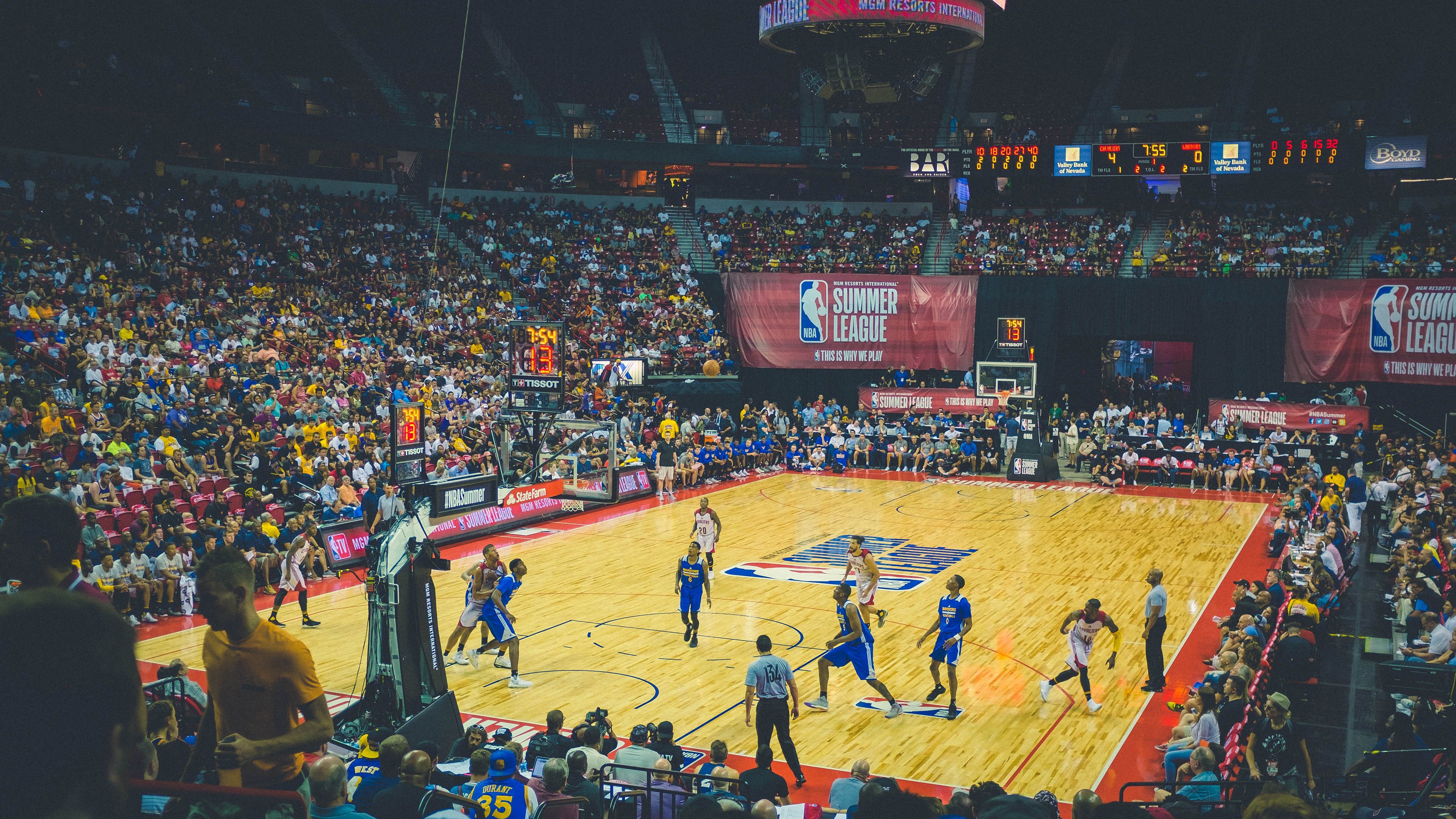 从红土到草地，纳达尔戴维斯杯绝境救赎，温网险胜背后的王者韧性